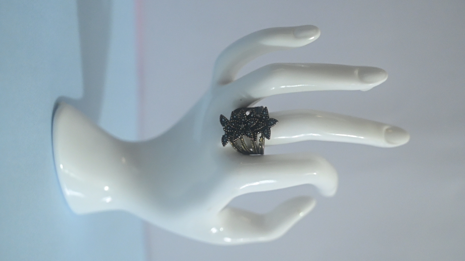 Star shape black ring